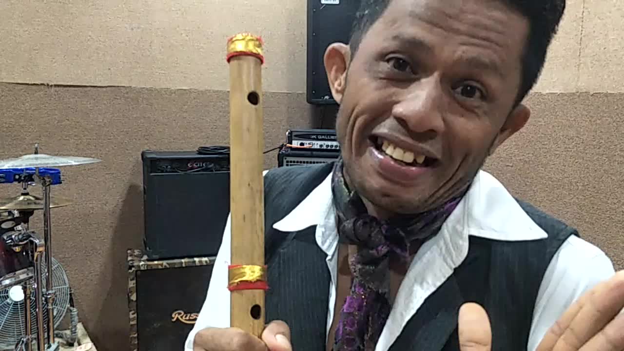 nama : Surya maniari Judul lagu : Terbayang bayang