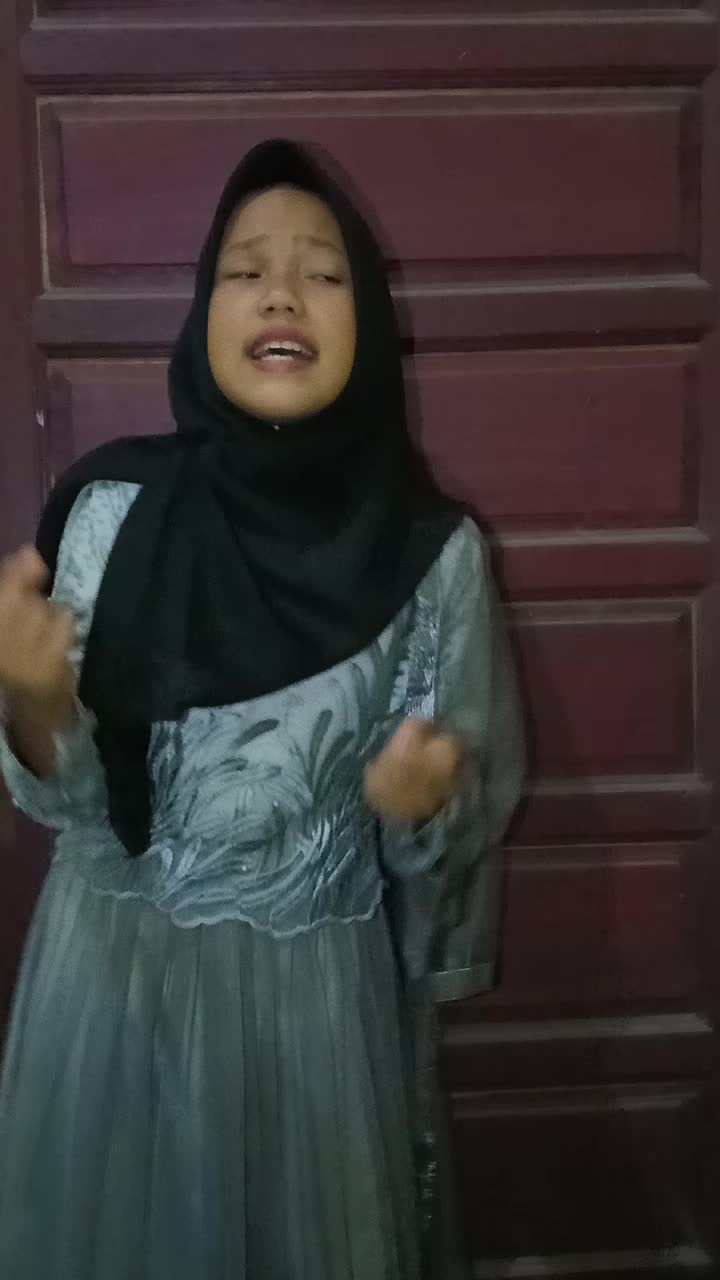 Judul lagu : acuh tak acuh dari bunda Rita Sugiarto. #OnlineAuditionRisingStarIndonesiaDangdut