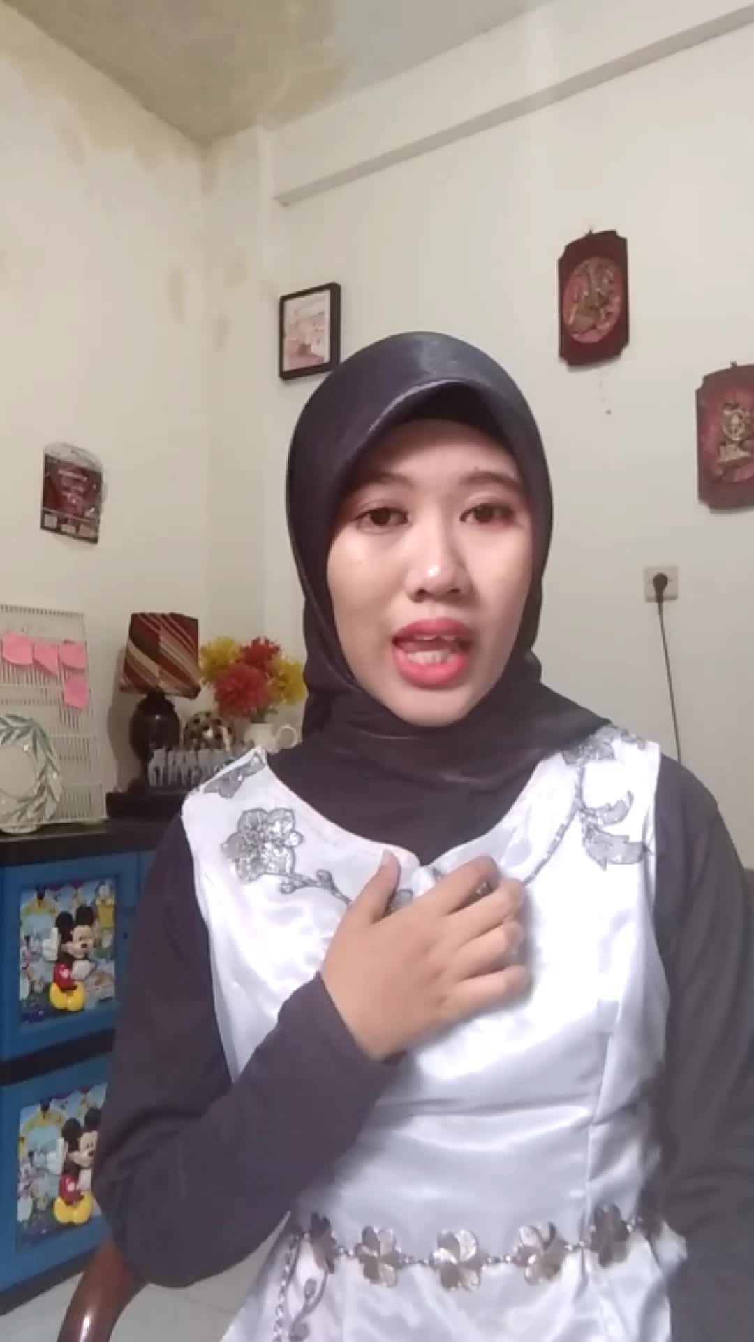 Elvina cover medley andmesh (jangan rubah takdirku) Anneth (mungkin hari ini esok atau nanti) Ghea (rasa cinta ini) #showyouvoice vote......