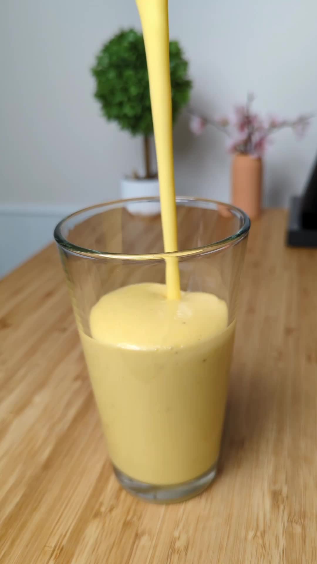 Mango banana smoothies
