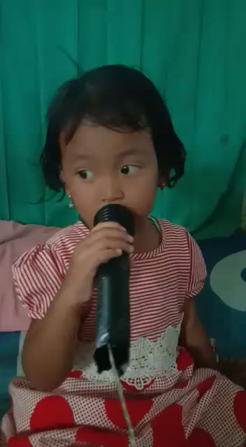 nama : Aliya nur Ramadhani. si kecil yang sangat suka dengan sinetron ikatan cinta