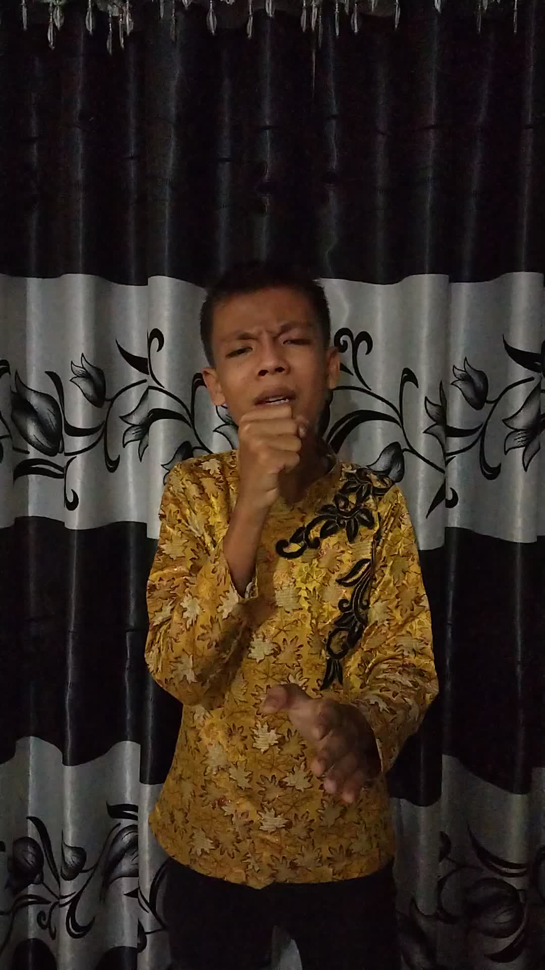 Nama :Iqbal juanda  umur 13tahun asal sumatra utara  no wa 083168041280 motivasi ikut kdi :ingin membangakan kedua orang tua 