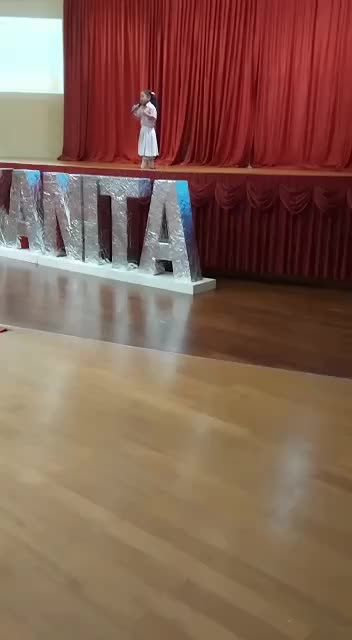 Guruku tersayang . Teresa 8 tahun. Instagram: teresa_sylviliana