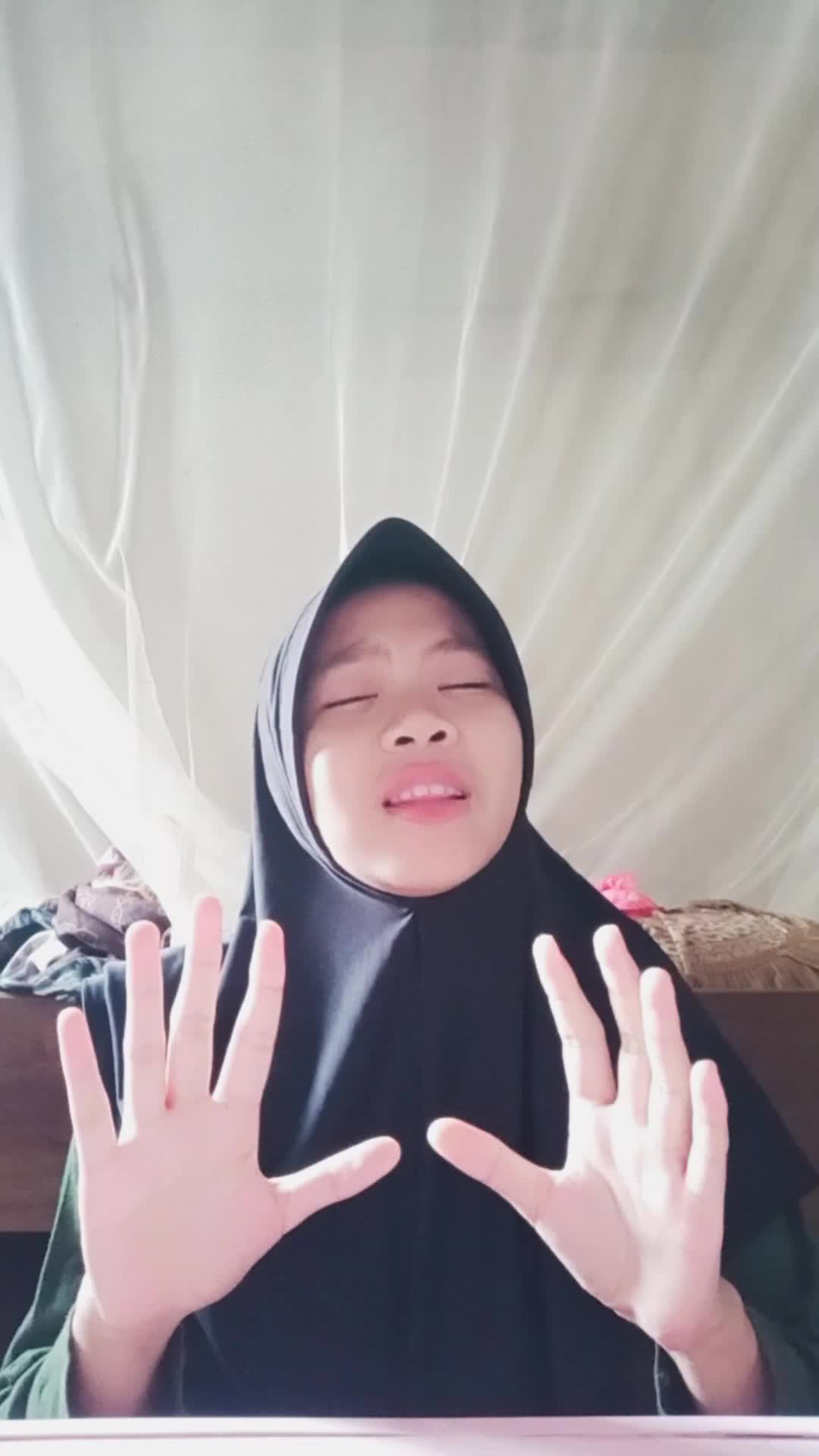 inda nazilka 16 THN NTB maaf kak saya mondok jadi nya nggak bisa buat Vidio panjang semoga gtv dilancarkan rizkinya lagu roqqotaaina