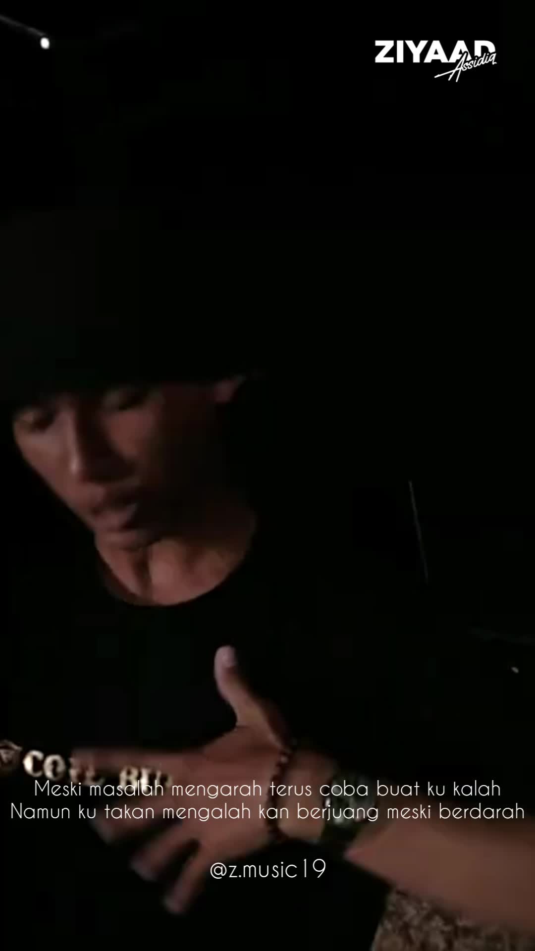 hallo semuanya, kali ini ziyaad bawain lagu ziyaad yang berjudul STORY, semoga kalian suk yahh🙂✌