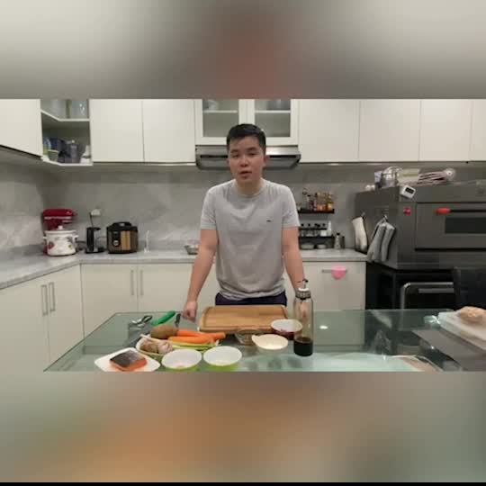 classic pan sear salmon with hollandaise sauce and teriyaki sauce, mashed potato and saute vegetables by Reynold #onlineauditionmci9