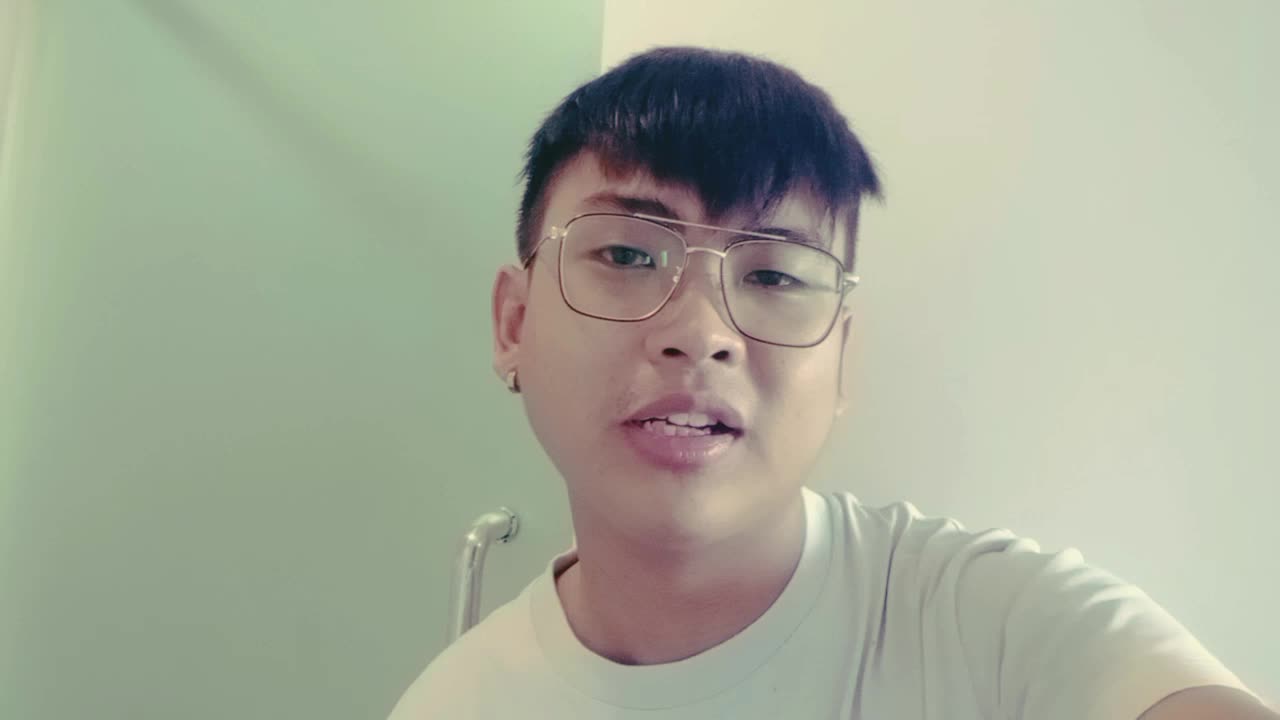 SOLO JOJO ANDRIANTO (Penyanyi Kamar Mandi)  26tahun Solo/Surakarta KarnaSuSayang,IDontWannaMissaThing,HujanKemarin
