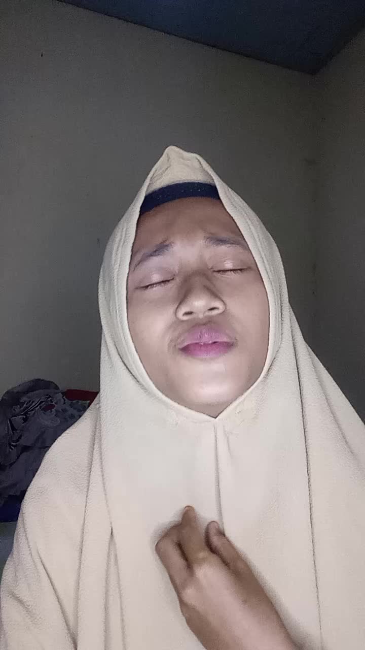 Ellendia asal Lubuklinggau Sumatera Selatan. ibu rumah tangga usia 24tahun