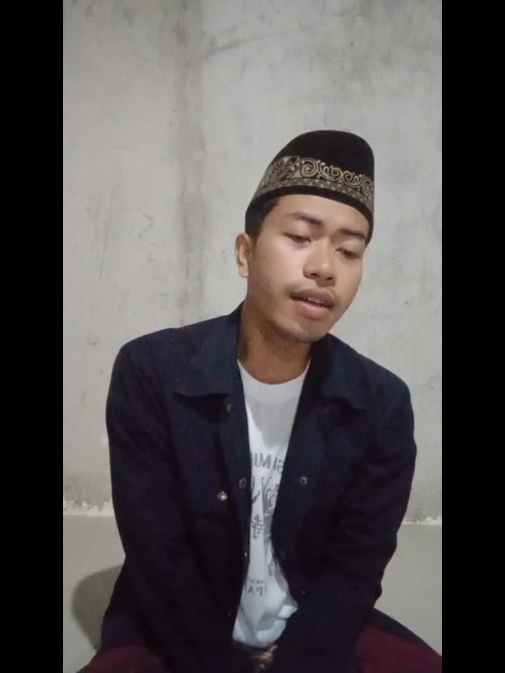 nama Muhamad habib Ulil Albab umur 25 dari kota Purwodadi kab.grobogan Jateng membawakan lagu pengakuan  dan malana Robbin siwah