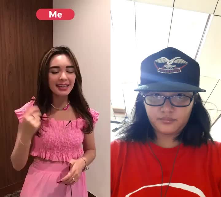 barang paling antik kipas yang ga bisa dibuka. di atas kepala ada topi pemburu peninggalan zaman pemburu pertama kali ada di Indonesia