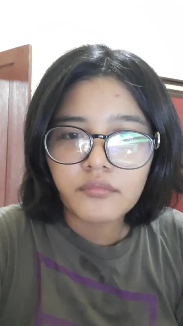Biar dia puas melihat kegantengan saya