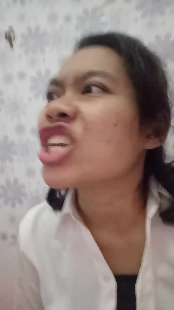 mulut gue lancip banget kek bebek 😂😂 