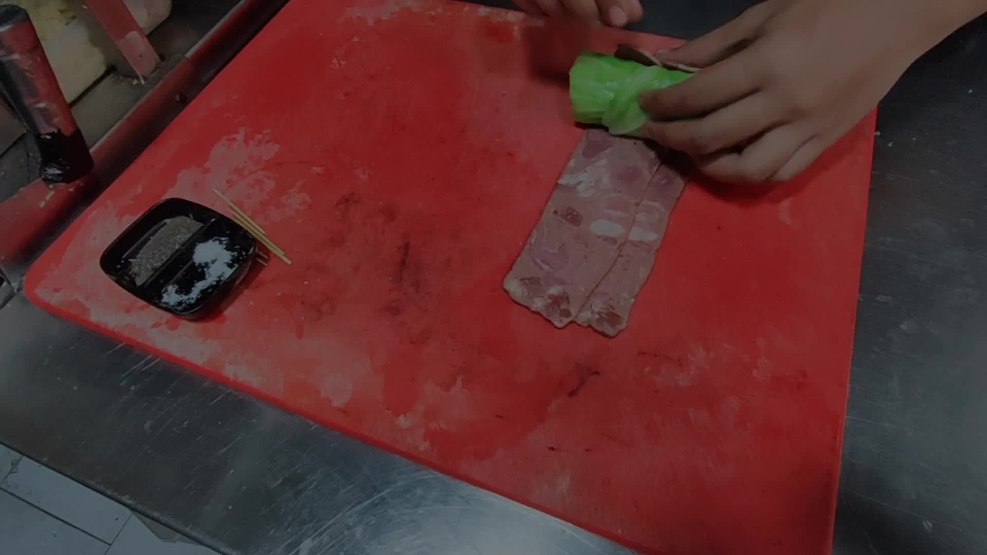 #Onlineauditionmci8 /PUTU WAHYU PERMADI / DENPASAR BALI /GRILL BACONCABAGE ROLLPOACHCHIKEN WITH ORANGESAUCE&SWEET PURPULE MASH&CHIP POTATTO