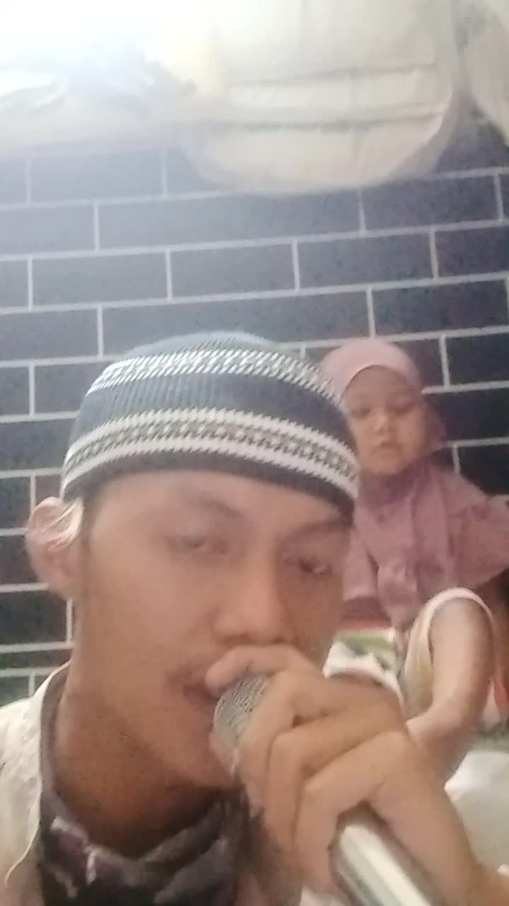 bismillahirohmanirohim walau suara tidak sempurna tapi saya sudah mencoba yang terbaik tolong beri komentar terhadap vidio saya ini 