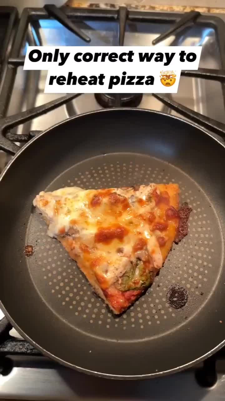 Cara angetin pizza yang bener supaya masih crispy!