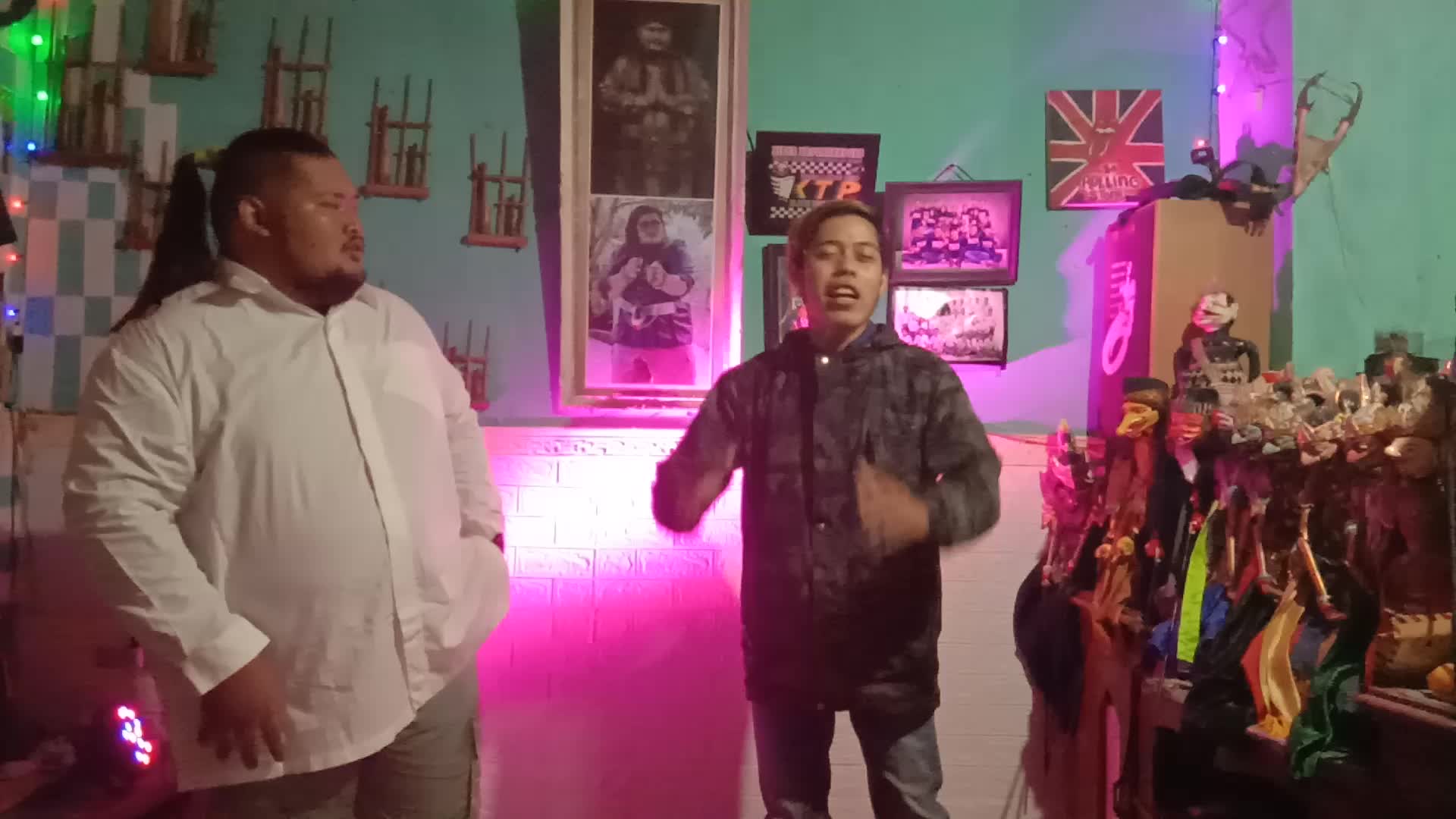 (Wabah Berkepanjangan) Nama yuda Permana_ 25 Th_Bandung Nama Udan Gempa Ardiansah_26 Th_Bandung Grup Lawak Galak (GayaLawak) 