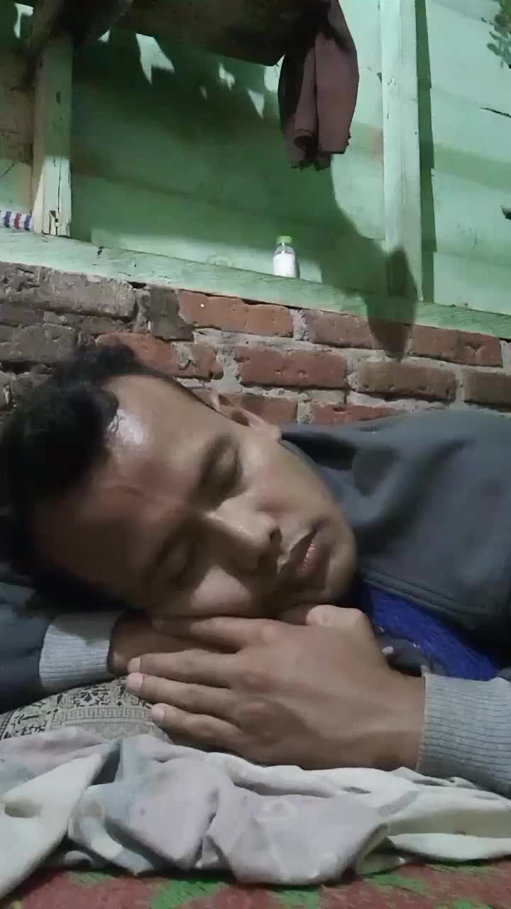 cari kerjaan yang baek gaji gedek titik..
