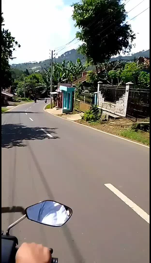 berpetualang menyusuri keindahan pegunungan