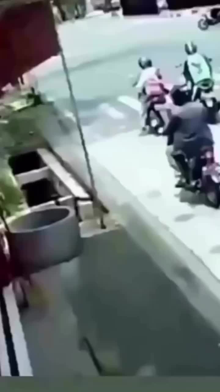 lah kakinya gak turun