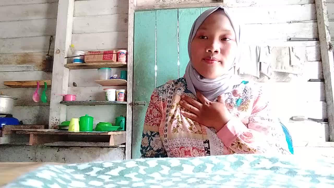 nindi Labura 16 tahun hoby:Bernyanyi ,motivasi:ingin membangga-banggakan keluarga #onilineaudisirisingstardangdutindonesia