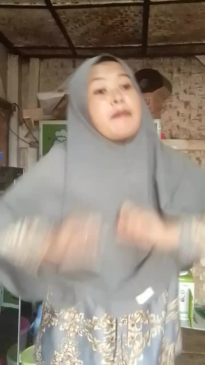 nyungkun itu teh mamah Dedeh kalo di Sunda mah🤭