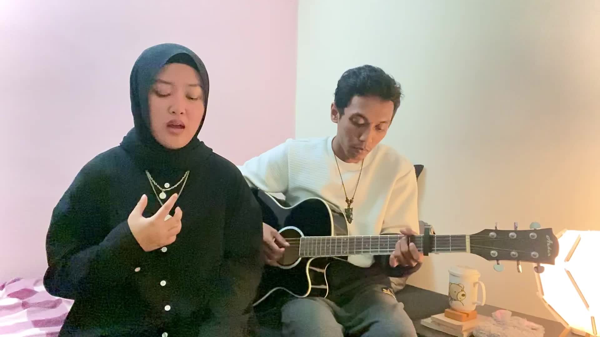 Emilia Yusuf Azhari-Jangan Rubah Takdirku (Andmesh) -Melody PPI Dunia Babak 1