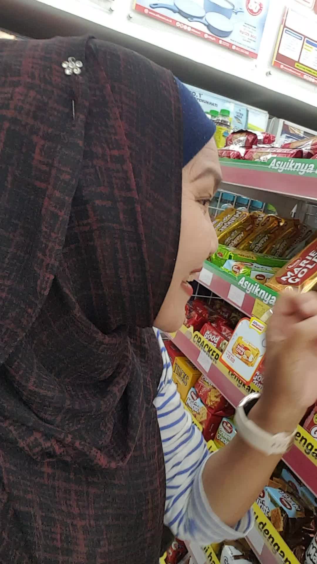 Aty With Biscute Roma Coconat