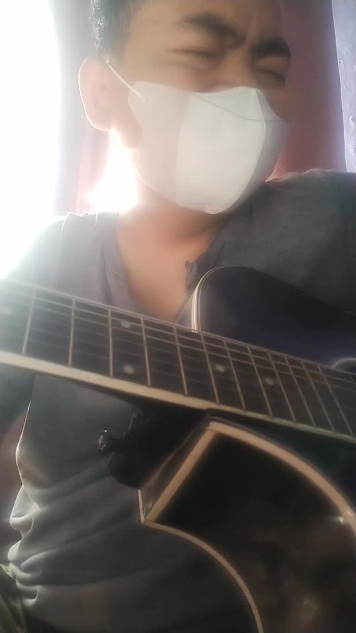 hallo saya Iwan dari Jawa barat saya mau menyayikan lagu ciptaan saya sendiri judulya "tak mungkin bersama" mudah mudahan suka terimakasih.