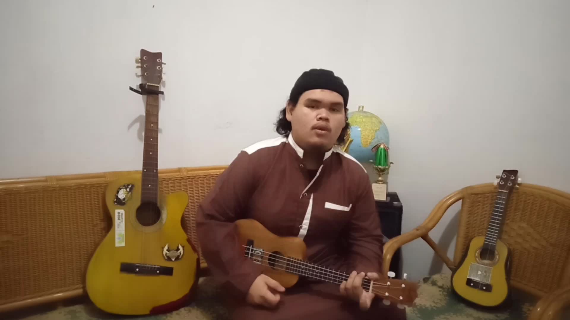 WOW !! Cuma Syahri Satu-satunya Kontestan Yang Bernyanyi Pop Religi 'Ketika Cinta Bertasbih' Dengan UKULELE Andalannya !! #voiceoframadangtv
