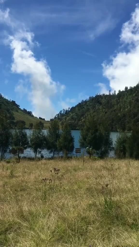 Keadaan Ranu kumbolo gn Semeru setelah di tutup 2 tahun yg lalu🍃
