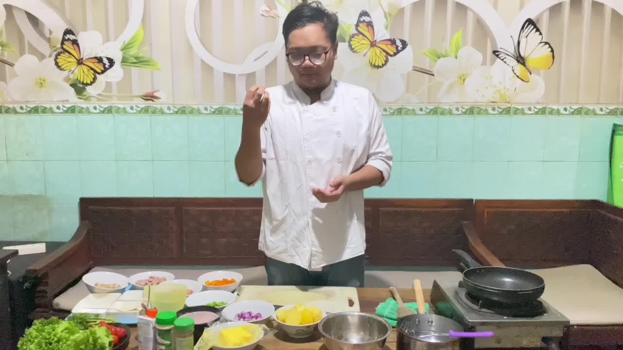 Pastel Tutup isi Sup Merah dengan tutupan Creamy Mash Potato a la Dellie Pratama
