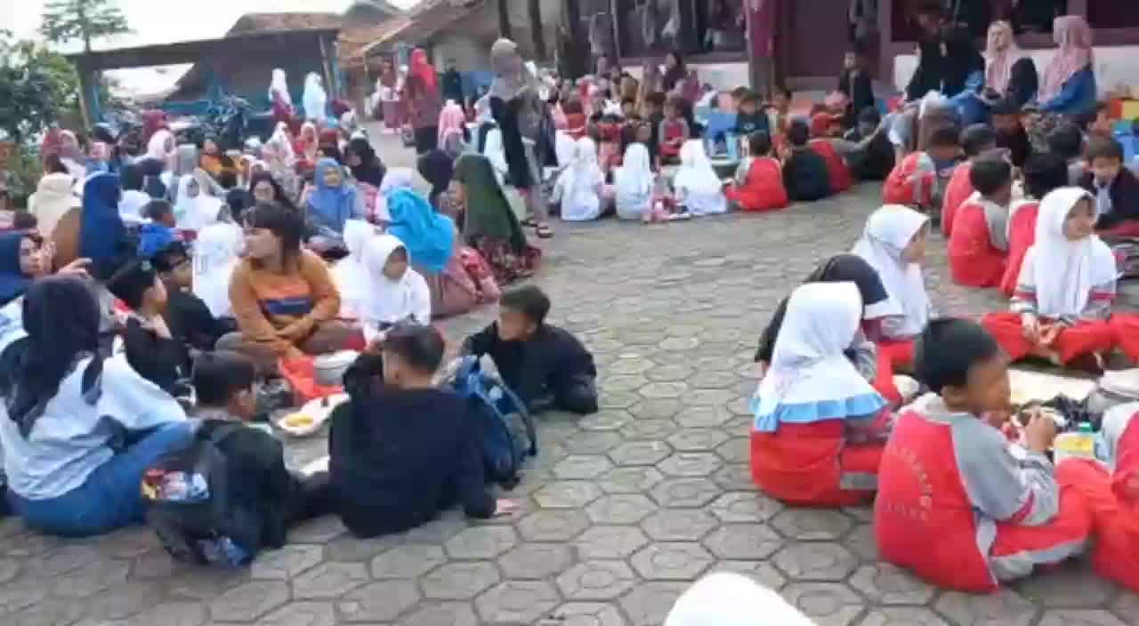 lagi acara Munggahan menyambut bulan suci Ramadhan di sekolahan SD Lembang2 kab Garut 