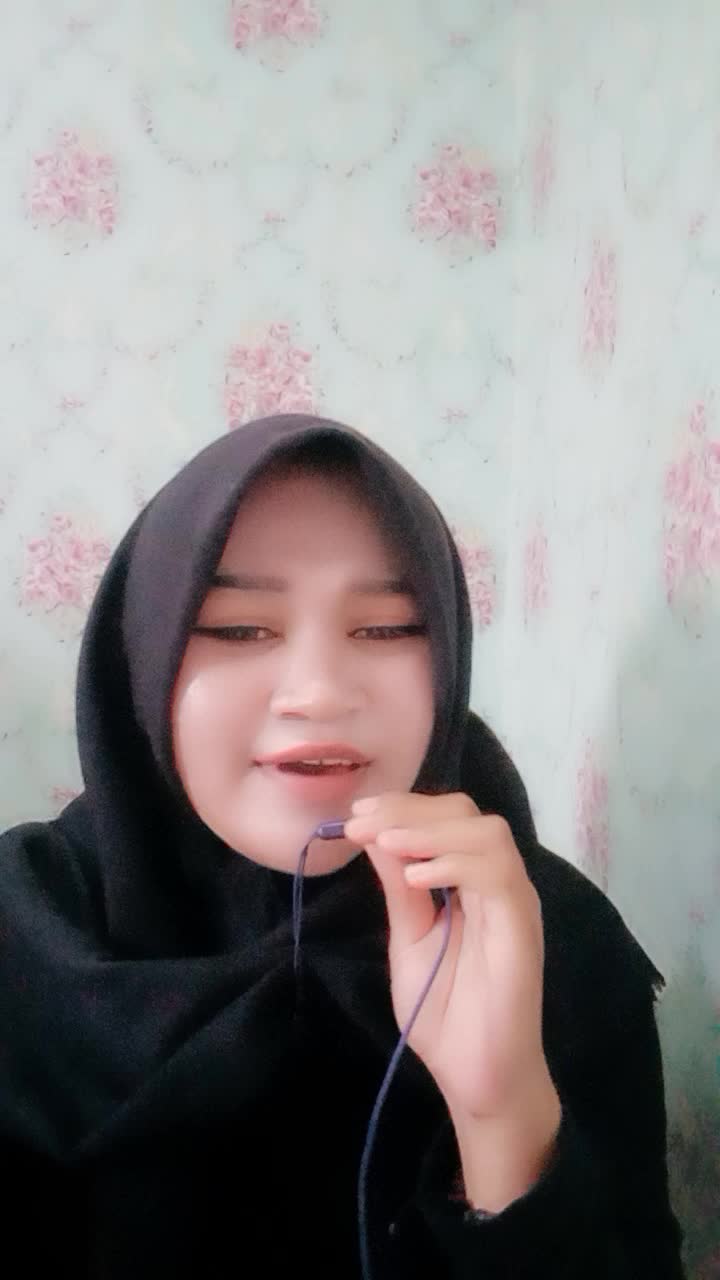 assalamualaikum namaku Tiara Cantika umur 20 tahun tinggal didepok