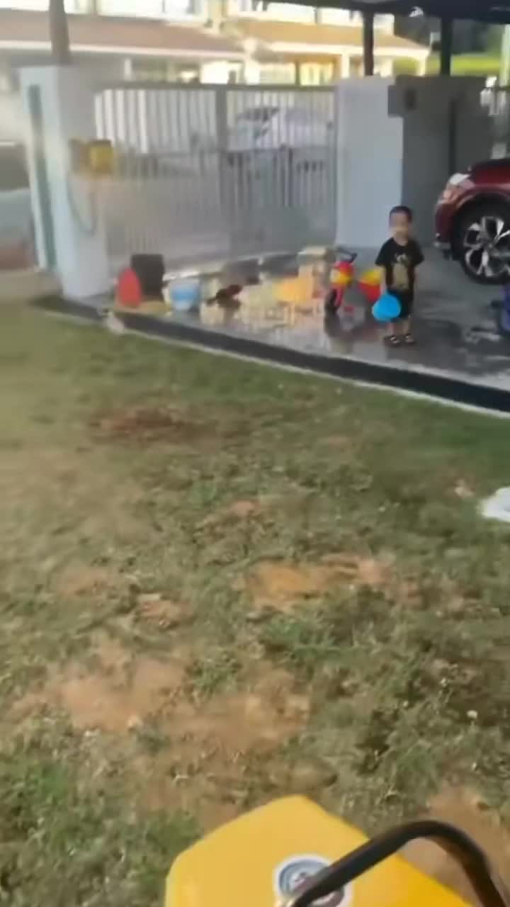 Entah Siapa Yang Salah