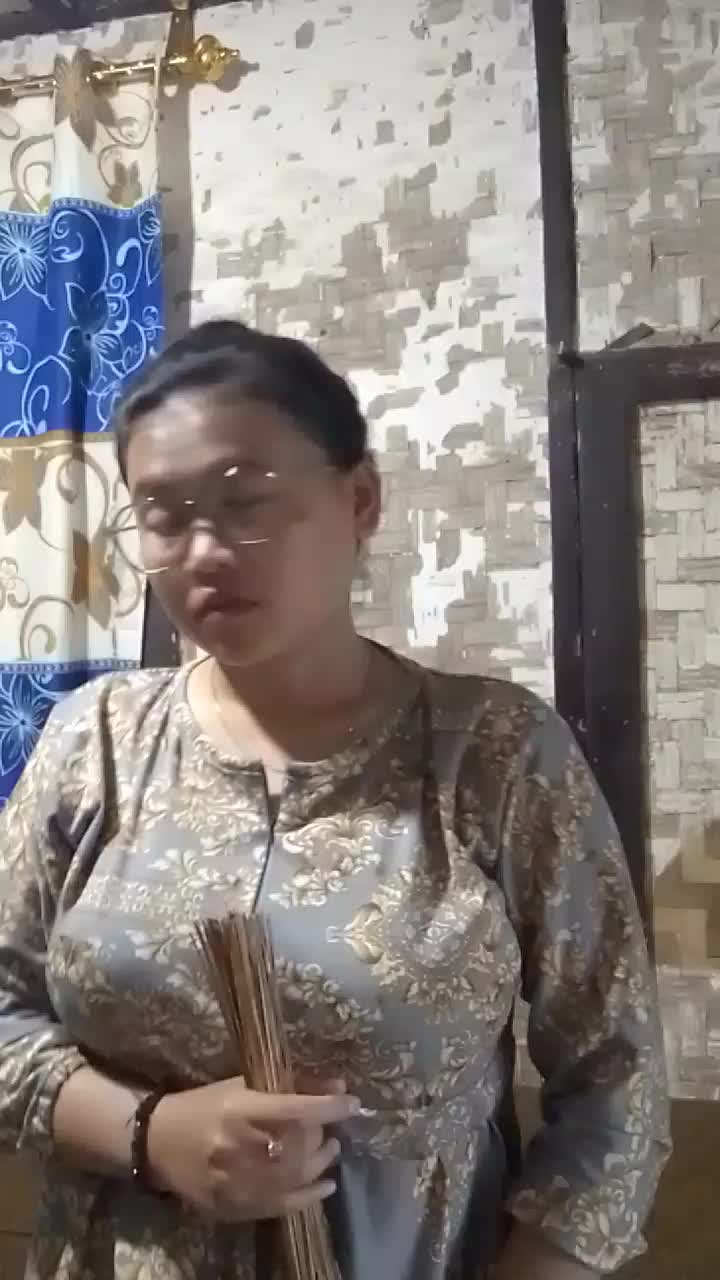 ingat ya saya ini jauh lebih tua dari pada kamu 🤭