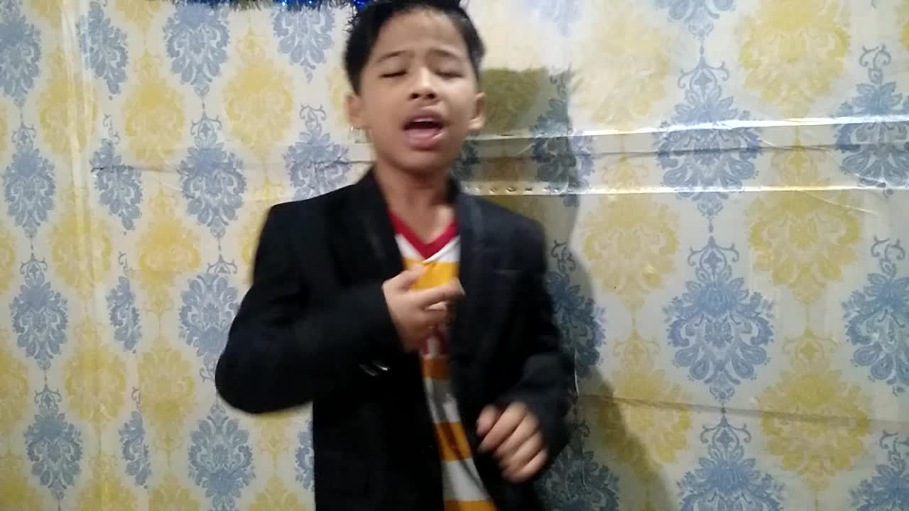 gabriel Yosi Butar Butar - 10 thn - Medan - Mncoba bernyanyi dgn judul Flaslight  
