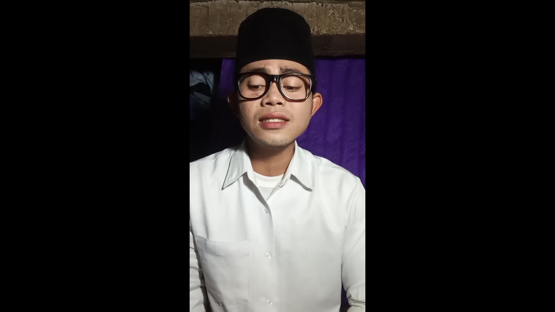 assalamualaikum warahmatullahi wabarokatu.. saya ahmad ramos 25 th asal medan sumut.. menyanyikan lagu rapuh dan isfa'lana.. 