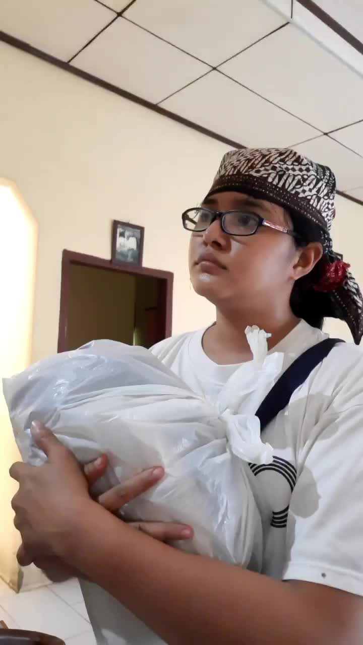 sering2 telpon saya ya