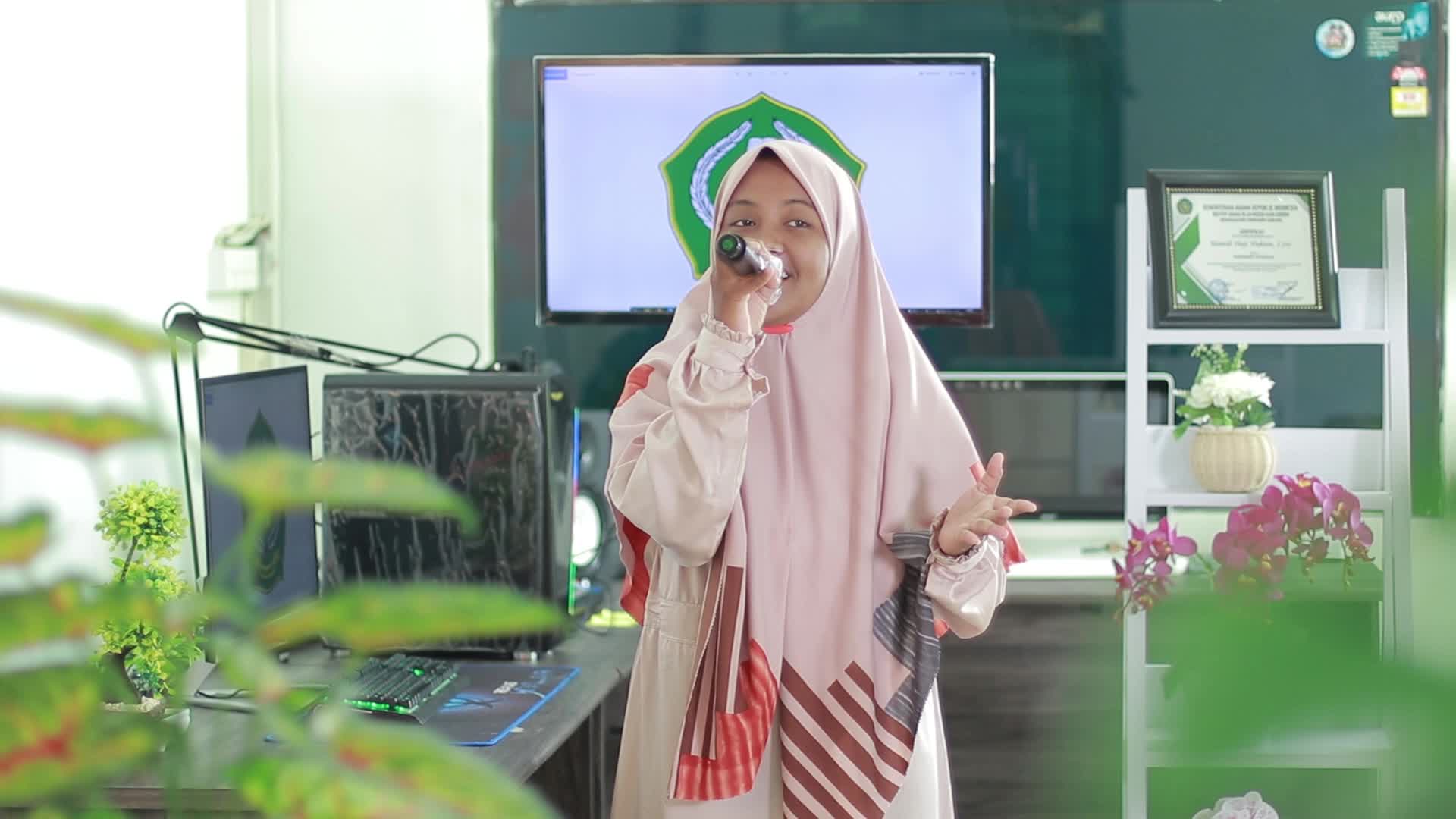 AZZULFA TRI MIFTAHUL ALIMAH-18 Tahun-IAIN SORONG.PROVINSI PAPUA BARAT-Lagu: AISYAH ISTRI RASULULLAH #voiceoframadangtv