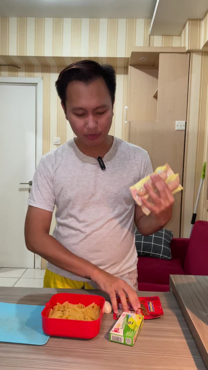 Masak bukan cuma hobi tapi adalah passion! Julian is ready to be @JulianMCI11 #OnlineAuditionMCI11