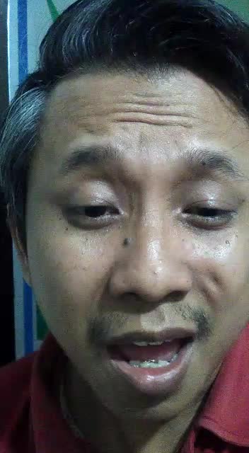tepat hari ini miladku,orang pertama yg ngucapin milad adalah mamahku,jdi pengen bikin lirik lagu buat mamaku.....#showyourtalent #original