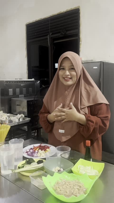 SPAGETI ANTI MAINSTREAM!! Spageti Asam Padeh, perpaduan makanan khas italia dengan bumbu khas Nusantara yaitu Minangkabau Sumbar