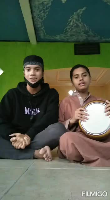 Nama : Raka Maulana Umur : 22 tahun Kota Asal : Bogor. lagu yang dibawakan sholawat 7bahasa dan Ya Asyiqol