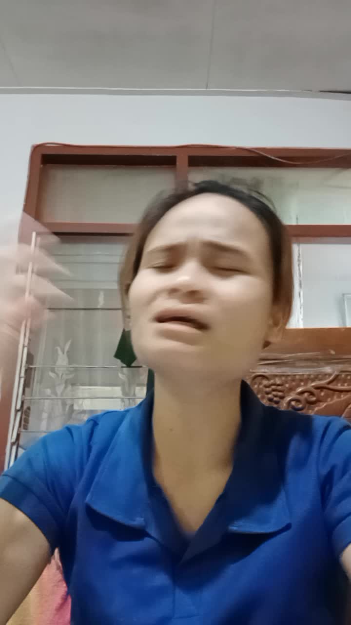 Nama Mesty,Usia 22 th,Judul lagu Kisah Kasih di sekolah