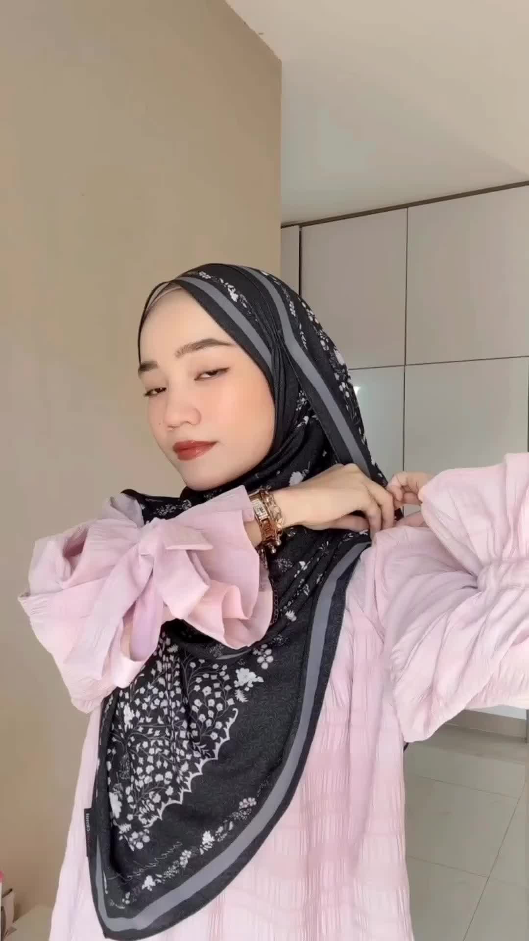HIJAB PENTUL SAMPING MENUTUP DADA 