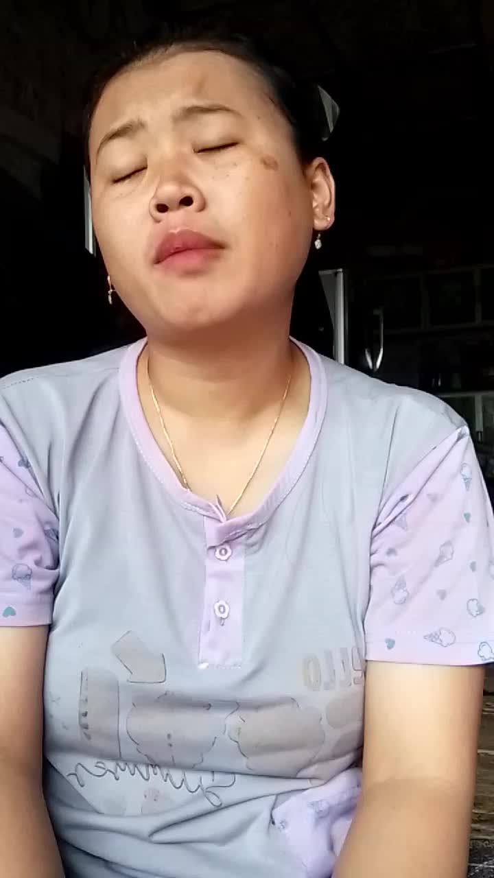 aku ketika jatuh cinta jadi pendiam gini