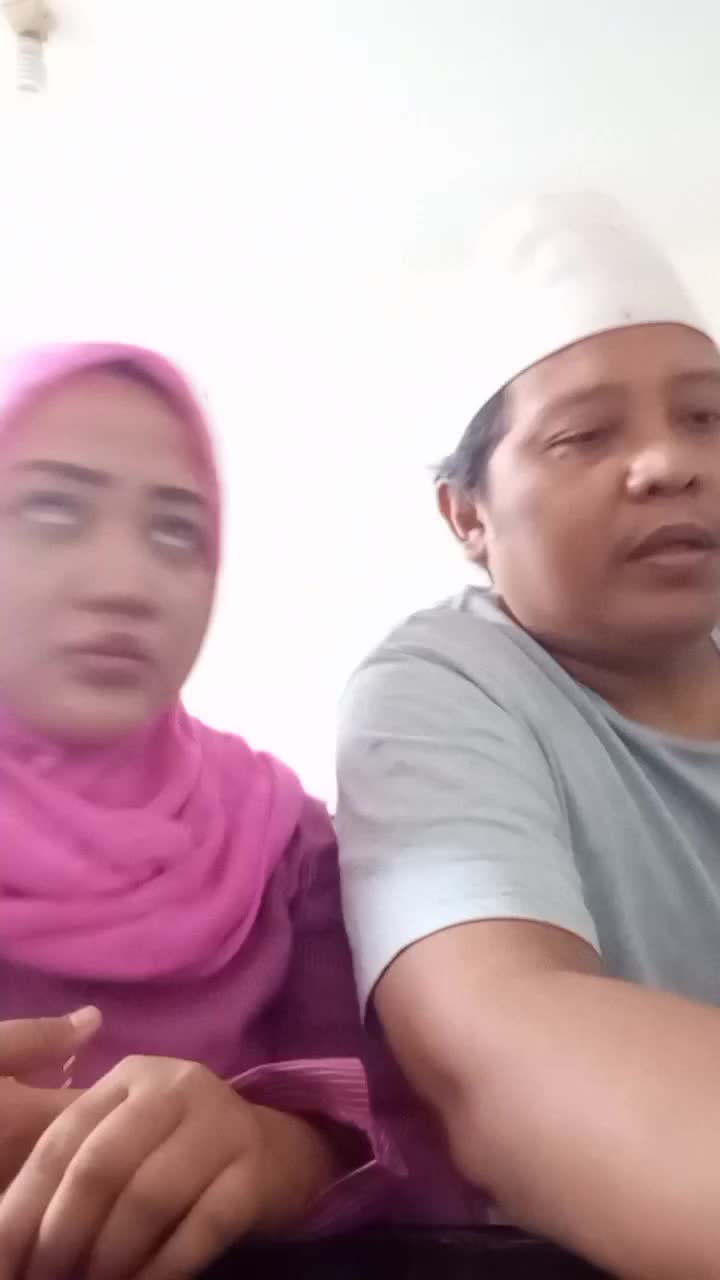 babeh sewot bener sama nenek2...😀