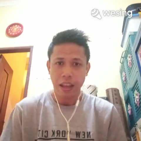 nama saya arisqi umur 27   saya mengikuti audisi risingstar ini  untuk mengajar derajat orang tua saya .. semoga di audisi ini berhasil amin