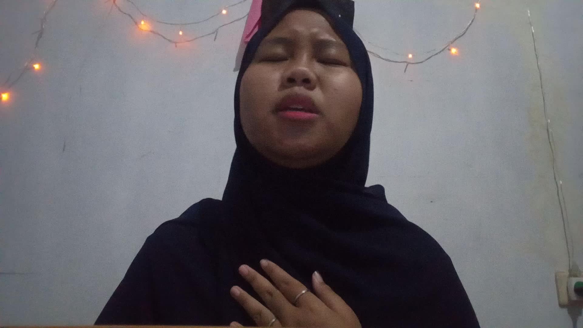 Bismillah.nama saya ANIS dari kuningan jabar semoga ini rezeki saya untuk mewujudkan mimpi saya. #risingstartindonesiadangdut