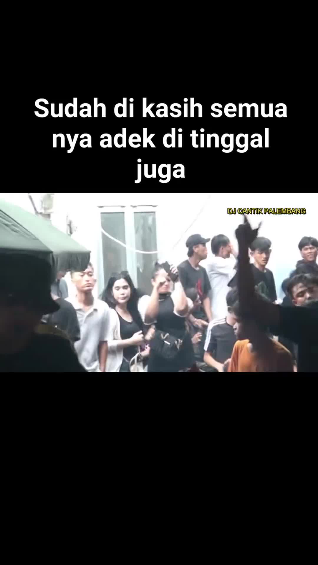Sudah di kasih semua nya nya adek di tinggal juga